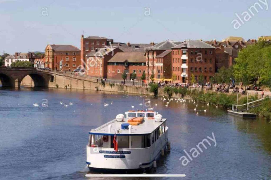 Unrivalled Location - Five Star - Worcester Apartment Exterior foto